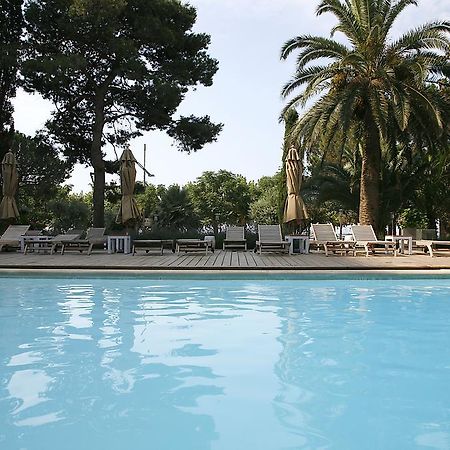 פלאמוס Hotel Trias מראה חיצוני תמונה