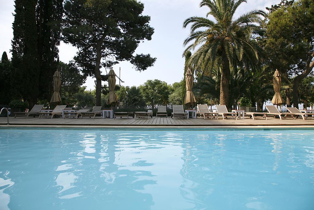 פלאמוס Hotel Trias מראה חיצוני תמונה